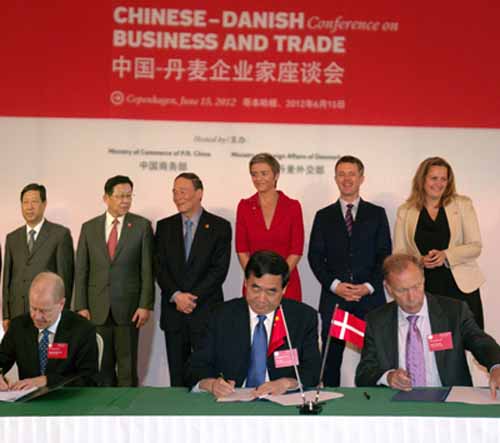 中国圣泉集团与丹麦诺维信签署协议仪式